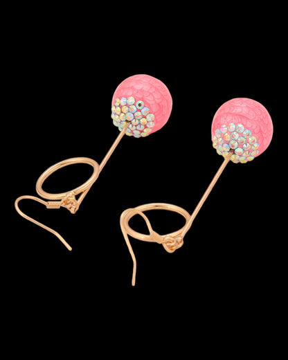 Boucles d’oreilles dorées pierres roses pendantes