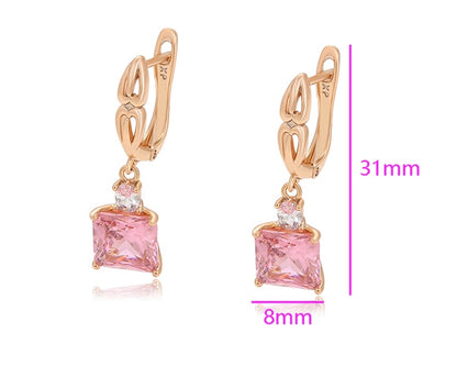 Boucles d’oreilles dorées pendantes pierres roses